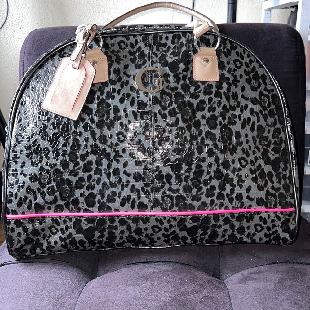 Over size guess bag with a slot to carry with luggage